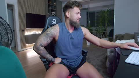 Snapshot of enrikoblue chatting on 01/24/25, 09:47 Erik online show from 01/24/25, 09:47