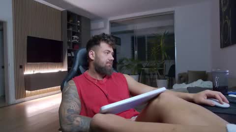 Snapshot of enrikoblue chatting on 02/22/25, 07:58 Erik online show from 02/22/25, 07:58