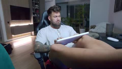 Snapshot of enrikoblue chatting on 03/01/25, 10:42 Erik online show from 03/01/25, 10:42