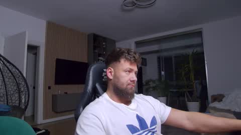 Snapshot of enrikoblue chatting on 03/02/25, 08:18 Erik online show from 03/02/25, 08:18