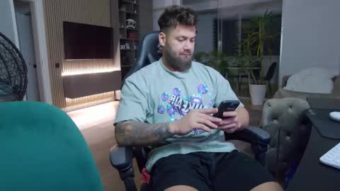 Snapshot of enrikoblue chatting on 03/03/25, 07:06 Erik online show from 03/03/25, 07:06