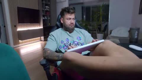 Snapshot of enrikoblue chatting on 03/03/25, 10:10 Erik online show from 03/03/25, 10:10