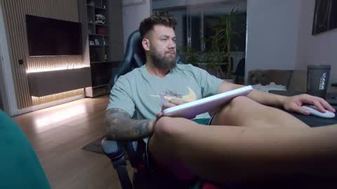 Snapshot of enrikoblue chatting on 03/11/25, 07:14 Erik online show from 03/11/25, 07:14