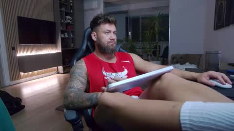 Snapshot of enrikoblue chatting on 03/12/25, 05:28 Erik online show from 03/12/25, 05:28