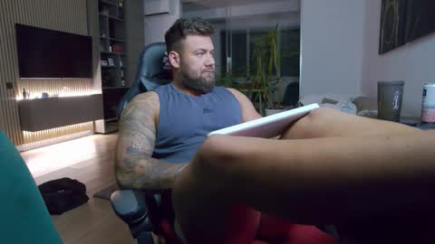 Snapshot of enrikoblue chatting on 09/09/25, 07:35 Erik online show from 09/09/25, 07:35