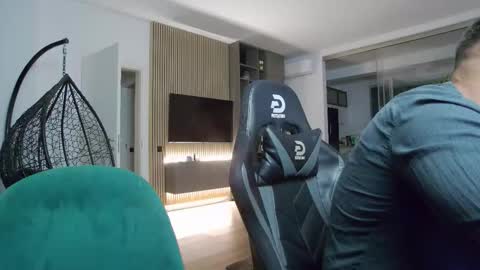 Snapshot of enrikoblue chatting on 09/14/25, 07:13 Erik online show from 09/14/25, 07:13