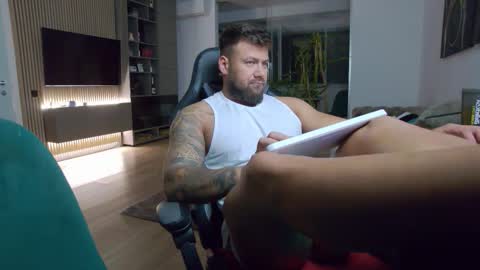 Snapshot of enrikoblue chatting on 09/23/25, 07:17 Erik online show from 09/23/25, 07:17