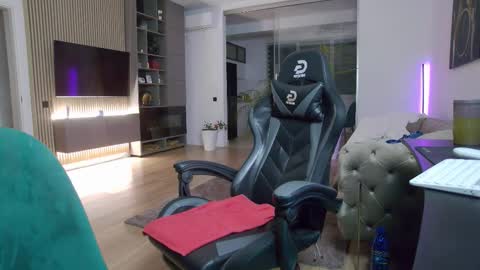 Snapshot of enrikoblue chatting on 10/04/25, 05:00 Erik online show from 10/04/25, 05:00