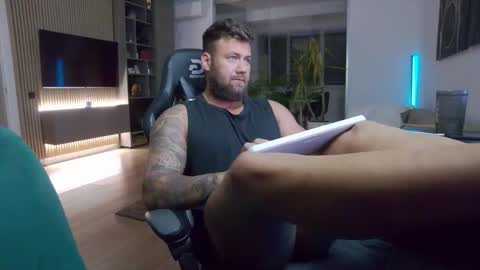 Snapshot of enrikoblue chatting on 10/15/25, 05:13 Erik online show from 10/15/25, 05:13