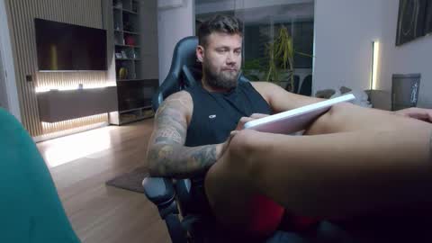 Snapshot of enrikoblue chatting on 10/16/25, 05:47 Erik online show from 10/16/25, 05:47