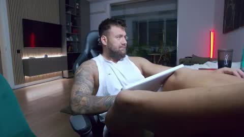 Snapshot of enrikoblue chatting on 11/07/25, 06:52 Erik online show from 11/07/25, 06:52