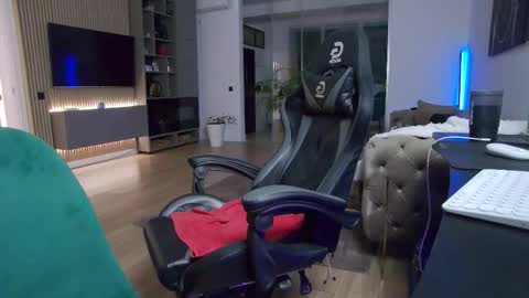 Snapshot of enrikoblue chatting on 11/14/25, 07:45 Erik online show from 11/14/25, 07:45