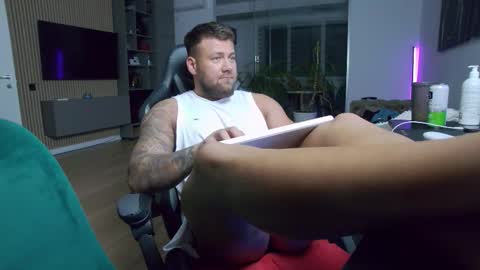 Snapshot of enrikoblue chatting on 11/28/25, 09:39 Erik online show from 11/28/25, 09:39