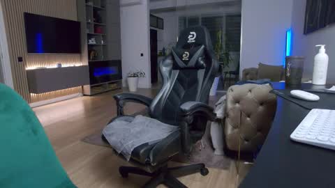 Snapshot of enrikoblue chatting on 12/05/25, 07:32 Erik online show from 12/05/25, 07:32