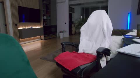 Snapshot of enrikoblue chatting on 12/15/25, 08:02 Erik online show from 12/15/25, 08:02