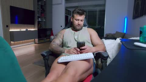 Snapshot of enrikoblue chatting on 02/26/26, 09:03 Erik online show from 02/26/26, 09:03