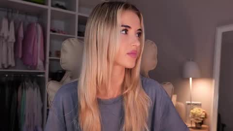 Snapshot of entya chatting on 09/25/25, 06:17 entya online show from 09/25/25, 06:17