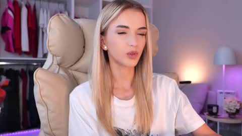 Snapshot of entya chatting on 10/01/25, 06:41 entya online show from 10/01/25, 06:41