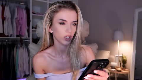 Snapshot of entya chatting on 10/09/25, 06:11 entya online show from 10/09/25, 06:11