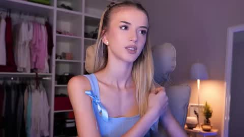 Snapshot of entya chatting on 10/11/25, 07:07 entya online show from 10/11/25, 07:07