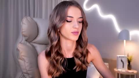 Snapshot of entya chatting on 10/17/25, 06:27 entya online show from 10/17/25, 06:27