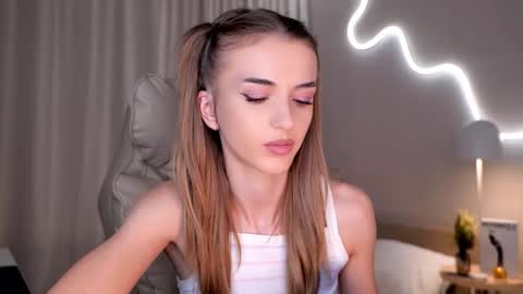 Snapshot of entya chatting on 11/13/25, 07:07 entya online show from 11/13/25, 07:07