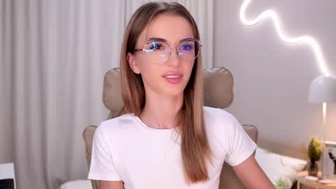 Snapshot of entya chatting on 11/21/25, 05:06 entya online show from 11/21/25, 05:06