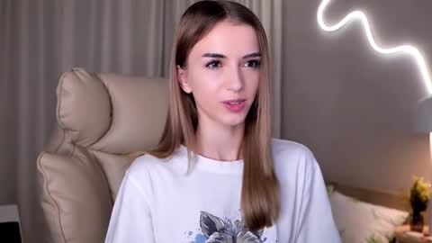 Snapshot of entya chatting on 11/22/25, 08:13 entya online show from 11/22/25, 08:13