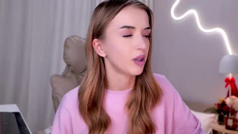 Snapshot of entya chatting on 12/16/25, 07:57 entya online show from 12/16/25, 07:57