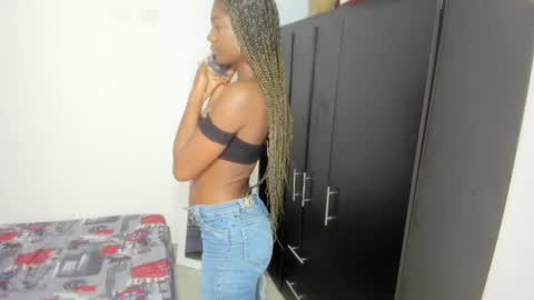 Snapshot of enyelsalas2 chatting on 11/03/25, 07:04 Angela online show from 11/03/25, 07:04