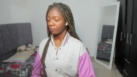 Snapshot of enyelsalas2 chatting on 11/21/25, 03:00 Angela online show from 11/21/25, 03:00