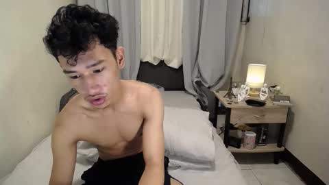 Snapshot of enzinoxx2024 chatting on 10/24/25, 12:30 enzo online show from 10/24/25, 12:30