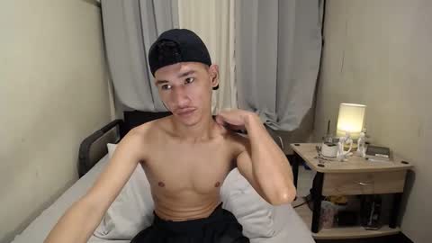 Snapshot of enzinoxx2024 chatting on 11/21/25, 02:32 enzo online show from 11/21/25, 02:32