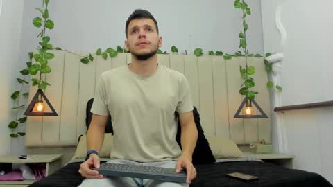 ENZO online show from 11/03/25, 02:40