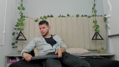 ENZO online show from 11/04/25, 02:49