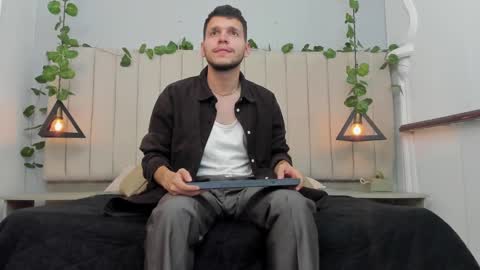 ENZO online show from 11/06/25, 02:18