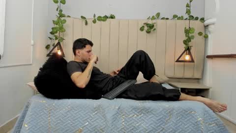 ENZO online show from 12/02/25, 02:45