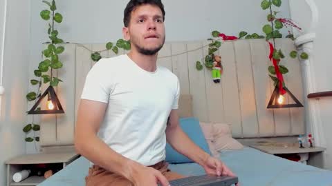 ENZO online show from 12/17/25, 02:23