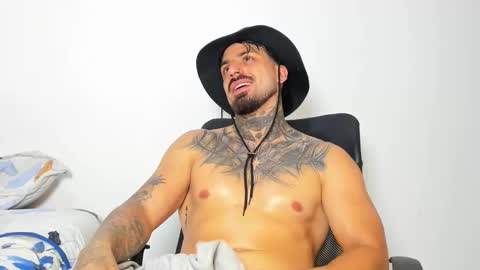 Snapshot of enzoaren chatting on 10/18/25, 02:03 Enzo Aren online show from 10/18/25, 02:03