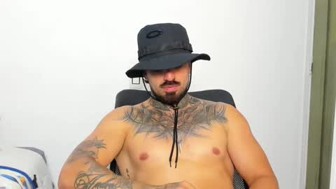 Snapshot of enzoaren chatting on 10/24/25, 02:08 Enzo Aren online show from 10/24/25, 02:08