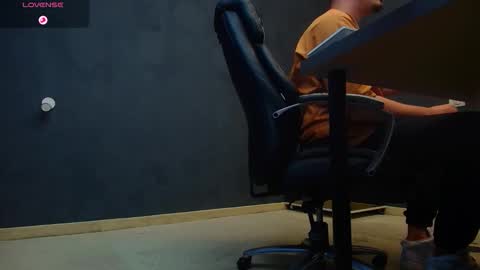 EnzoRace online show from 10/21/25, 04:35