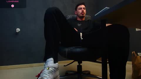 EnzoRace online show from 10/27/25, 05:44