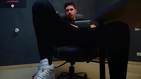 EnzoRace online show from 10/31/25, 07:09