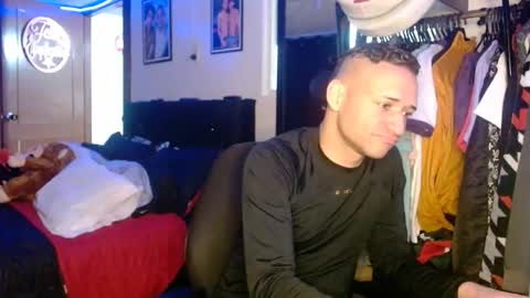 Snapshot of enzoyarack chatting on 11/08/25, 02:12 enzoyarack online show from 11/08/25, 02:12