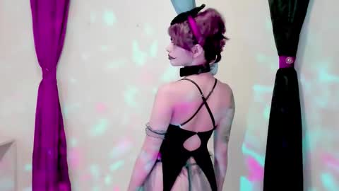 Leyla online show from 10/26/25, 02:17