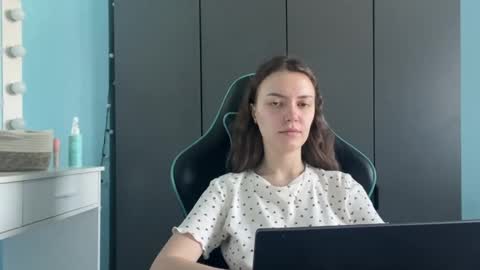 Snapshot of eracloke chatting on 02/17/26, 01:02 Lily online show from 02/17/26, 01:02