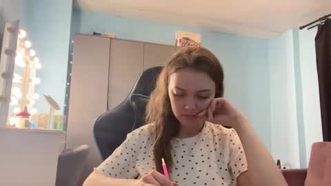 Lily online show from 03/11/26, 12:38