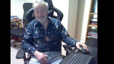 Snapshot of erasmus_d chatting on 12/21/24, 06:34 erasmus_d online show from 12/21/24, 06:34