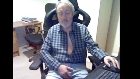 Snapshot of erasmus_d chatting on 01/04/25, 05:58 erasmus_d online show from 01/04/25, 05:58