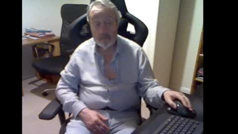 Snapshot of erasmus_d chatting on 02/11/25, 06:44 erasmus_d online show from 02/11/25, 06:44